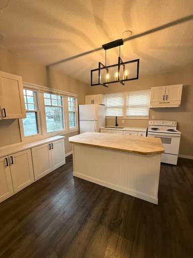 Main picture of 1404 W Jackson Ave