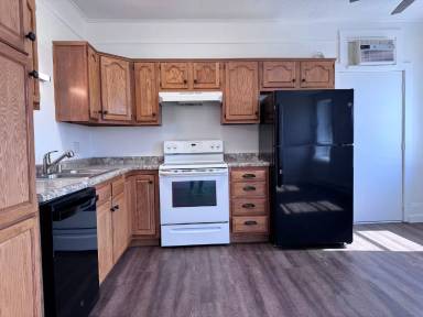 Main picture of 135 E State St