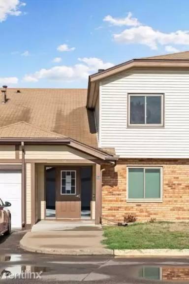 Main picture of 50 94th Cir NW
