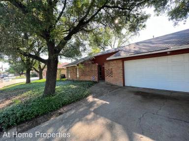 Main picture of 1202 Holleman Dr