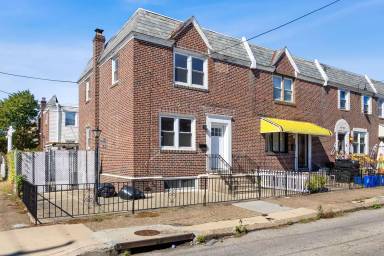 Main picture of 1836 S Dover St