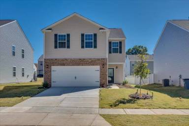 Main picture of 587 King Clover Ln