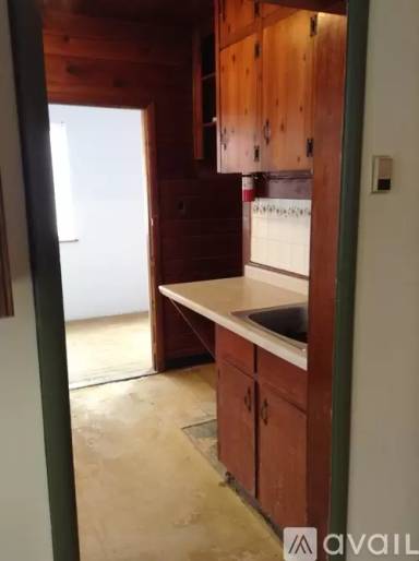 Main picture of 320 S 19th Ave E