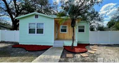 Main picture of 1911 E Poinsettia Ave