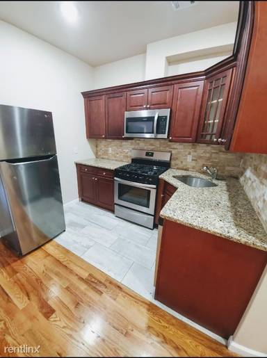 Main picture of 54 Bergen Ave