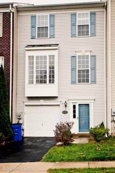 Main picture of 2475 Lakeside Dr