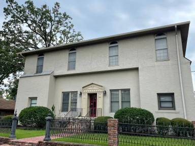 Main picture of 4611 Woodlawn Dr