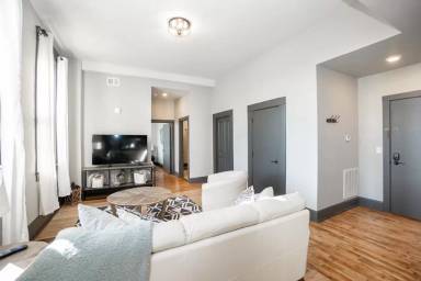 Main picture of 302 Commercial St