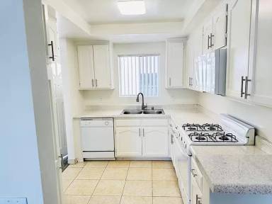 Main picture of 14826 Magnolia Blvd