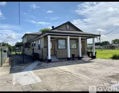 Main picture of 6125 N Robertson St