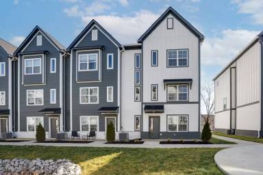 Main picture of 700 N DuPont Ave