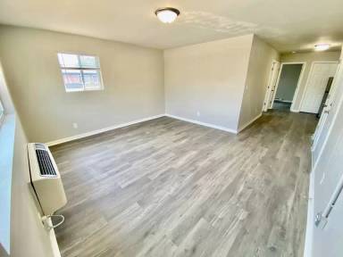 Main picture of 140 N 9th Ave