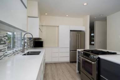 Main picture of 2918 E Republican St