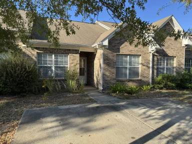 Main picture of 61 Park Dr S