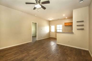 Main picture of 700 E Bullock St