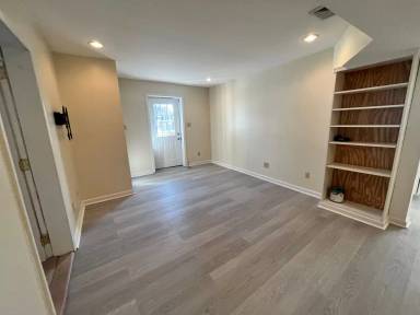 Main picture of 140 Pleasent St