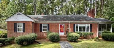 Main picture of 910 Whitford St