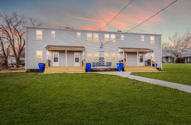 Main picture of 709 W 1st St