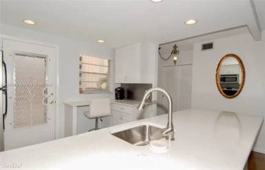 Main picture of 300 NE 12th Ave