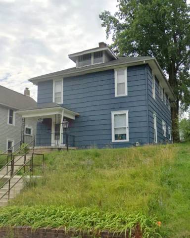 Main picture of 715 W 6th St