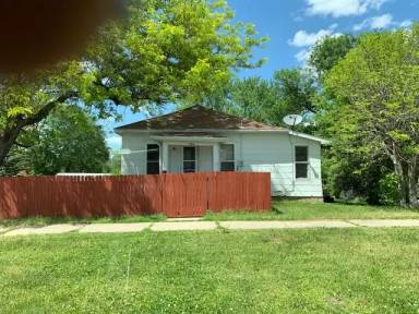 Main picture of 204 8th St SW