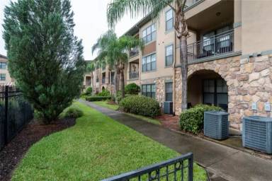 Main picture of 906 Charo Pkwy
