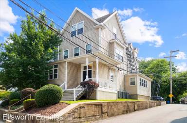 Main picture of 620 College St