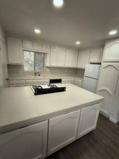 Main picture of 9015 Campo Rd
