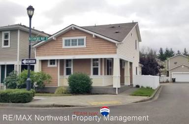 Main picture of 7601 Rushmore Way NE