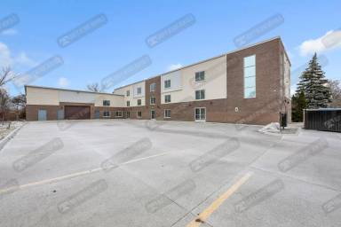 Main picture of 4504 Oakwood Blvd