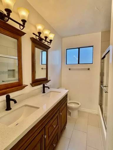Main picture of 2488 N Beachwood Dr