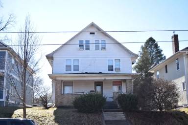 Main picture of 911 E Washington St