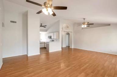 Main picture of 4560 E Grovers Ave