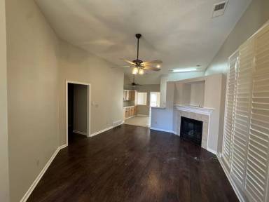 Main picture of 906 Divi Ln