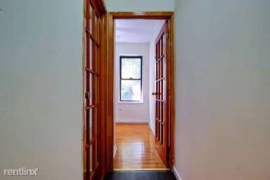 Main picture of 34 E 7th St