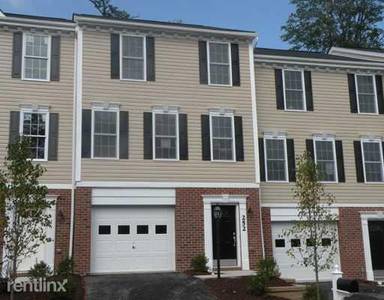 Main picture of 226 Persimmon Ln