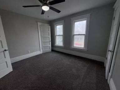 Main picture of 813 W 11th St