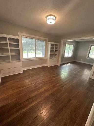 Main picture of 3209 W 115th St