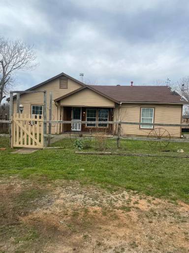 Main picture of 131 Whitt Cir