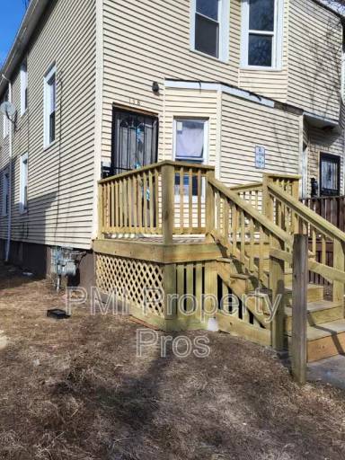 Main picture of 134 E Chambers St