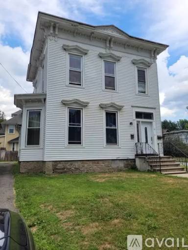 Main picture of 65 Center St