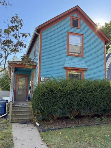 Main picture of 605 W Washington St