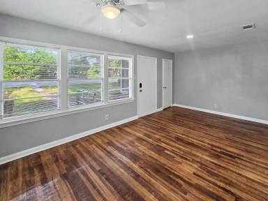 Main picture of 1302 Westward Ave