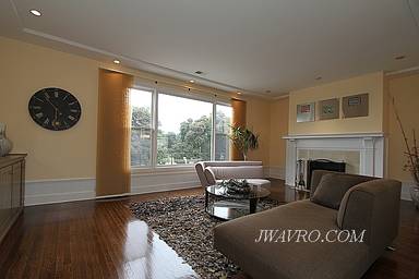 Main picture of 1261 Bay St