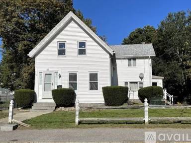 Main picture of 100 S Walnut St