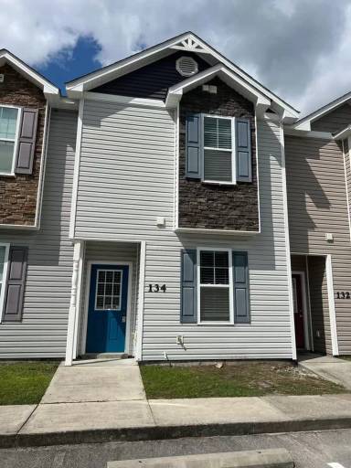 Main picture of 104 Waterstone Ln