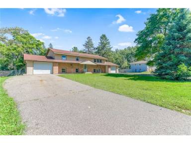 Main picture of 6040 Hemlock Ln N