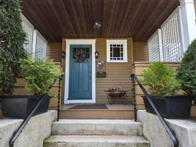 Main picture of 17 Elmira St