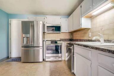 Main picture of 1311 Hanover St