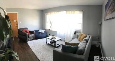 Main picture of 2301 W Glenlake Ave